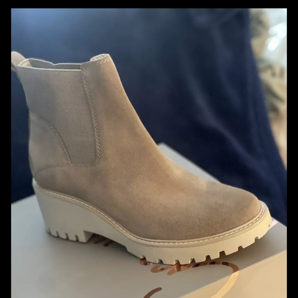 Chunky  Suede Ankle boots-NEW IN BOX-women size 8-Taupe/Dove/Stone